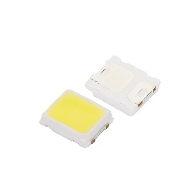 What are the visibility requirements for SMD LEDs in traffic signal lights?